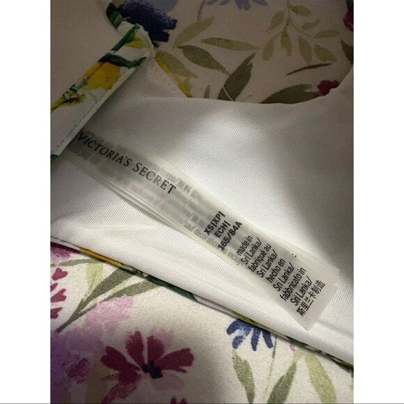 Victoria’s Secret white and yellow lemon print bikini - Picture 4 of 4